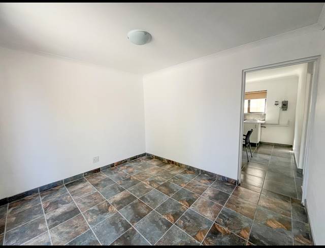 1 BEDROOM FLAT TO LET IN PINELANDS